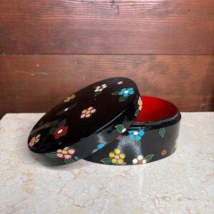 Vintage Lacquered Oval Lidded Box With Painted Flowers & Red Interior